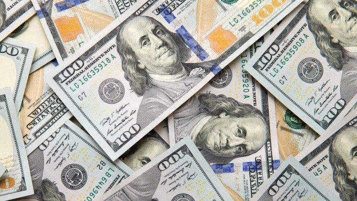 Курс доллара на бирже вырос почти на 2 тенге перед выходными