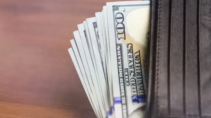 Курс доллара вырос почти на 2 тенге на бирже 9 сентября