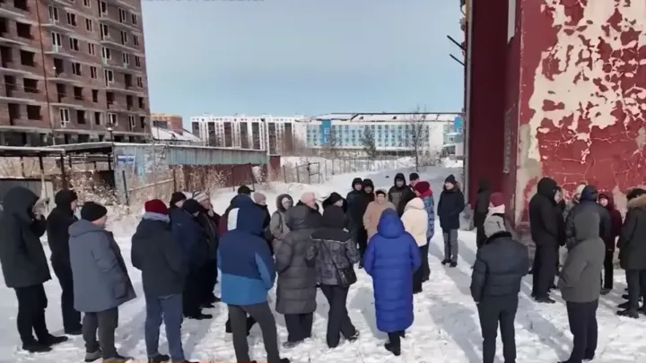 Дольщики требуют завершить строительство проблемного ЖК в Усть-Каменогорске, не соглашаясь на возврат денег
