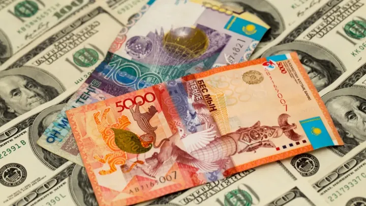 Курс доллара снизился к тенге на бирже 22 августа
