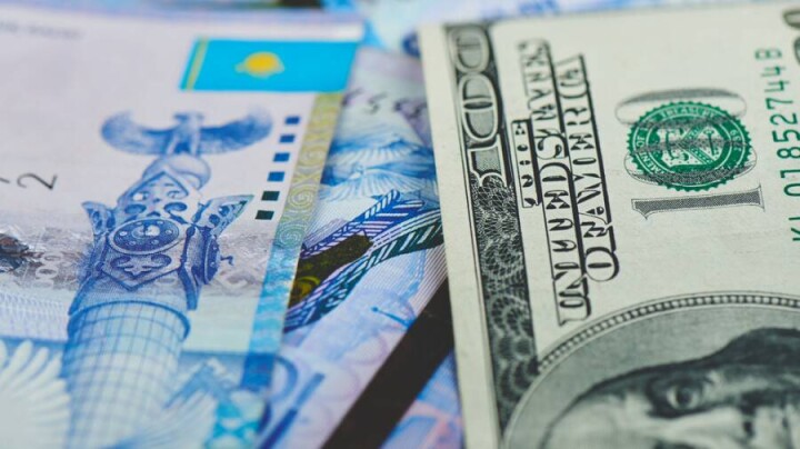 Курс доллара на бирже упал почти на 8 тенге