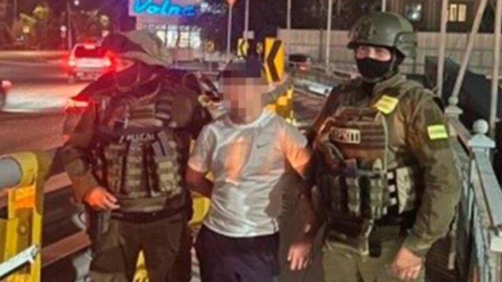В Алматы задержали пятерых членов ОПГ. У них нашли оружие, гранату и наркотики