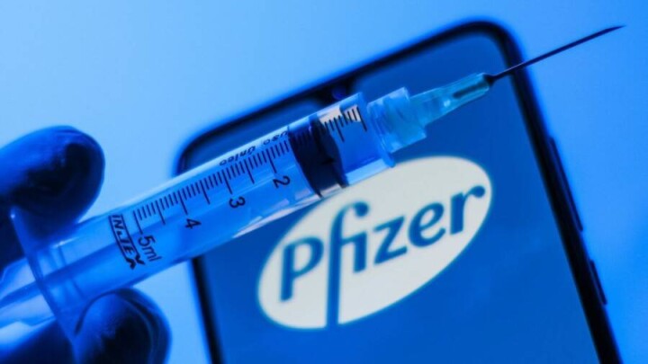 Вакциной Pfizer можно будет привиться платно. Мамин поддержал предложение Минздрава