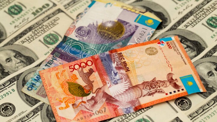 Сколько стоят рубль и доллар в обменниках Казахстана 7 мая