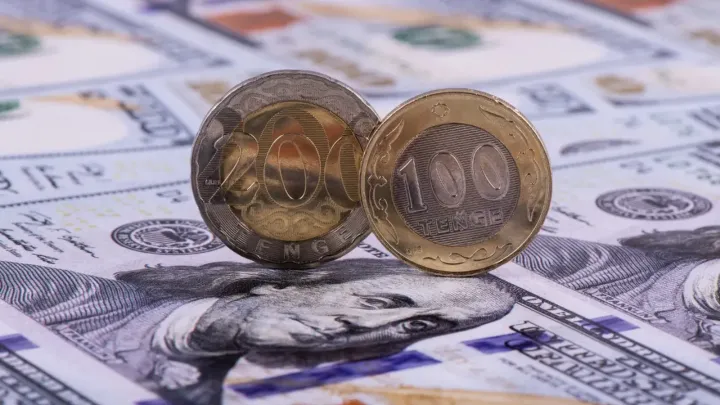 Курс доллара снизился к тенге на бирже 27 февраля