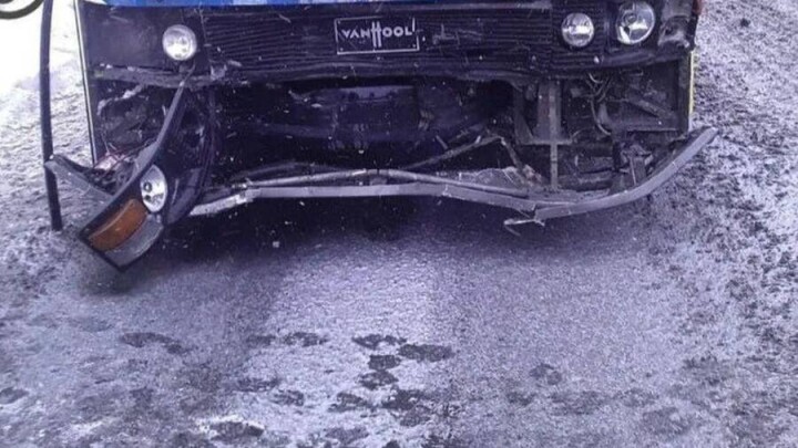 Автомобиль столкнулся с автобусом на трассе в ВКО, два человека погибли