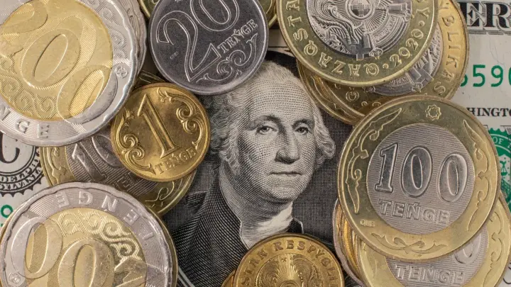Курс доллара снизился к тенге на бирже 20 октября