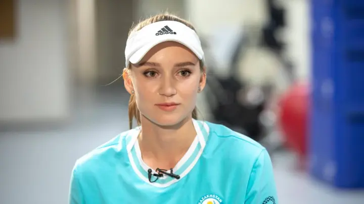 Елена Рыбакина официально поднялась на первую строчку в рейтинге WTA