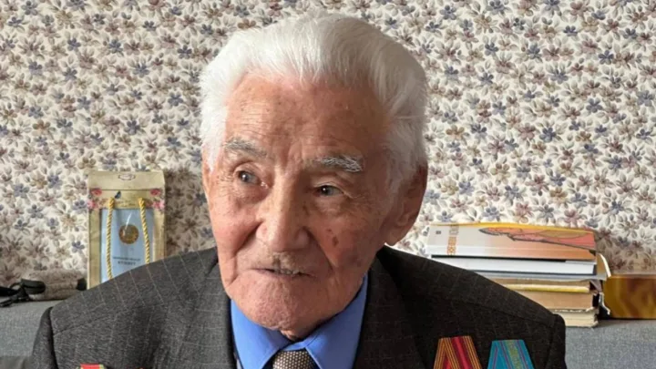 Почему ветерана труда не впустили на парад в честь 80-летия Победы в Астане, объяснили в акимате