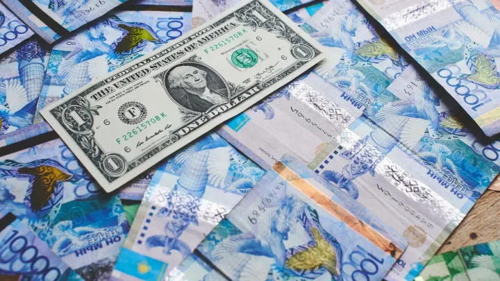 Курс доллара резко вырос к тенге по итогам первых биржевых торгов 2026 года