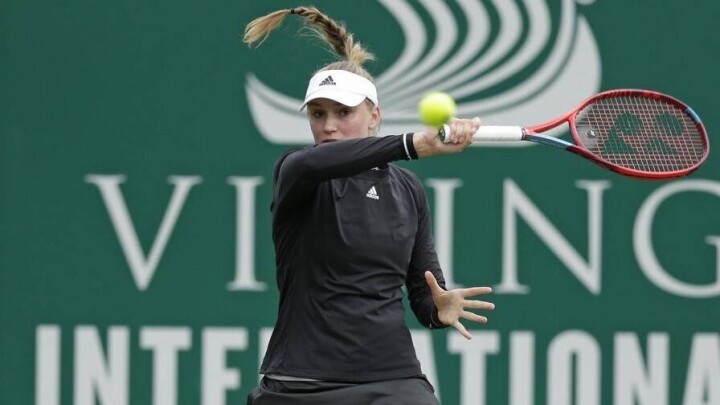 Елена Рыбакина вышла в полуфинал турнира WTA-500 в Истбурне