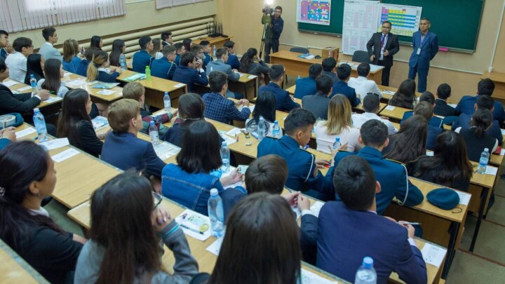 Новый министр просвещения отменит введённое Аймагамбетовым требование к претендентам на "Алтын белгі"