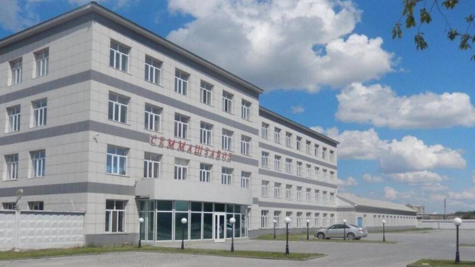 В июле за февраль: в Семее работники проходящего реабилитацию завода требуют погашения долгов по зарплате