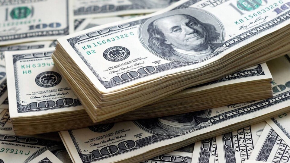 Курс доллара снизился на бирже ещё на 4,5 тенге перед выходными
