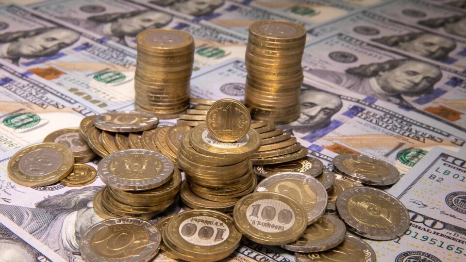 Курс доллара вырос на бирже на три тенге