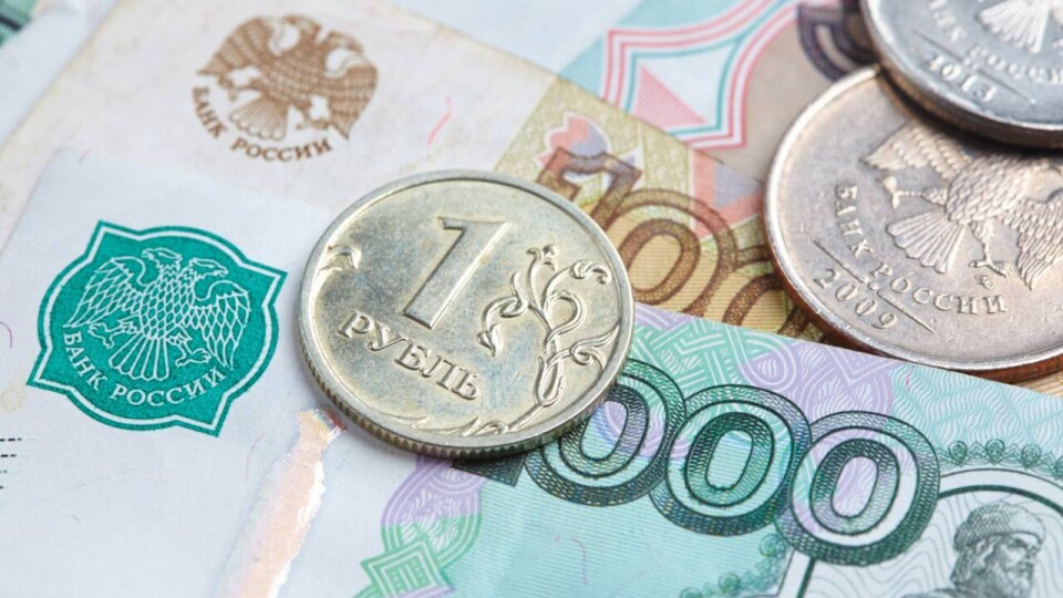 Снова снизился: Нацбанк установил официальный курс рубля в Казахстане на 7 апреля
