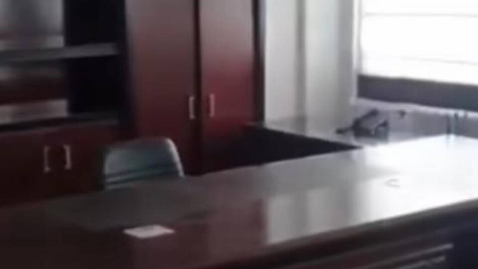 Видео из шикарного кабинета главы завода с миллиардными долгами прокомментировали в Антикоре
