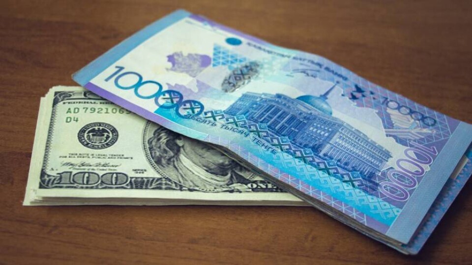 Тенге укрепился на бирже на фоне восстановления цен на нефть