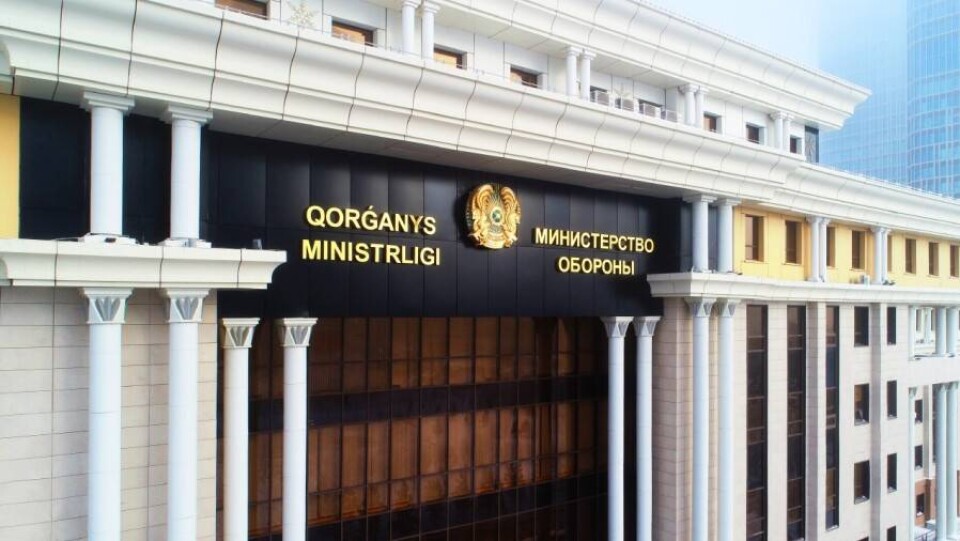 Токаев обсудил с главой Минобороны боеготовность и безопасность солдат