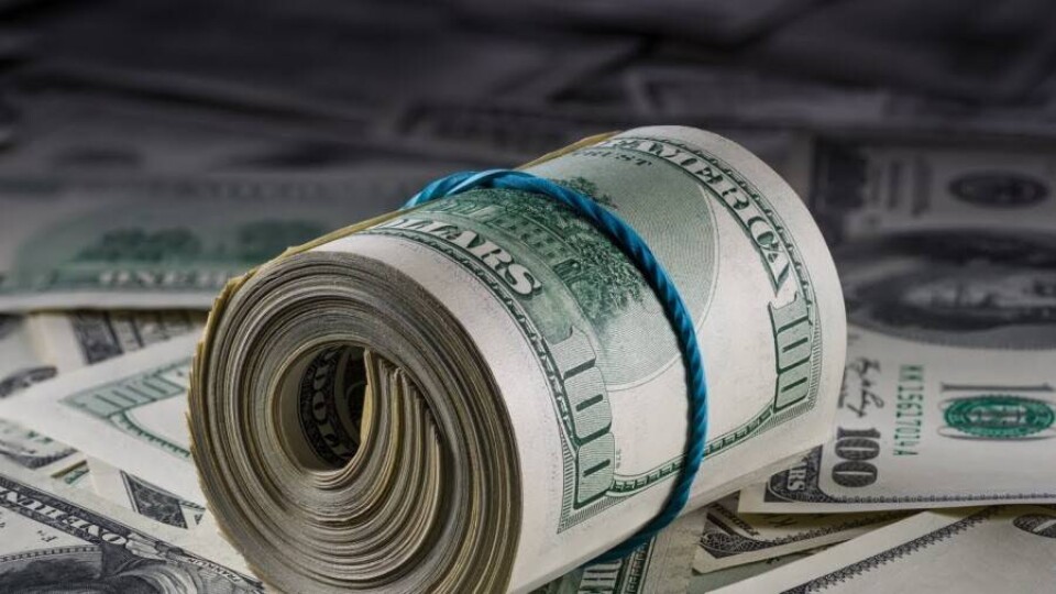 Курс доллара на бирже опустился ниже 425 тенге