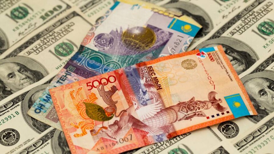 Доллар незначительно подешевел, рубль укрепился к тенге на бирже