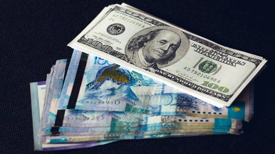 Тенге не продолжил укрепление на фоне высоких цен на нефть
