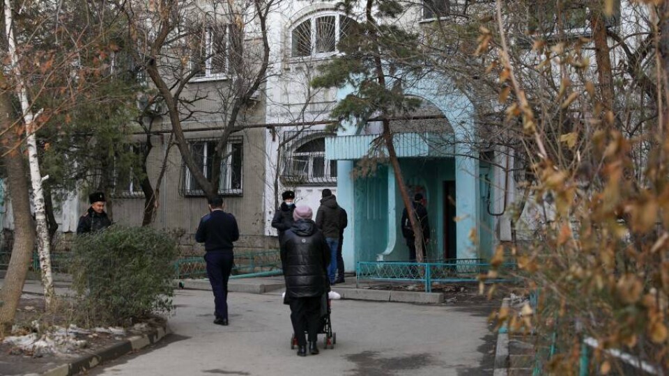 Акимат Алматы: Выбросившаяся из окна женщина не обращалась за соцпомощью