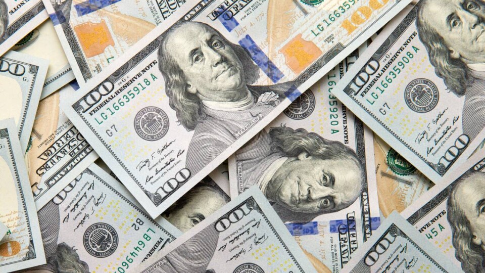 Курс доллара на бирже вырос почти на 2 тенге перед выходными