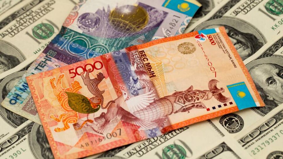 Доллар подорожал на бирже на семь тенге