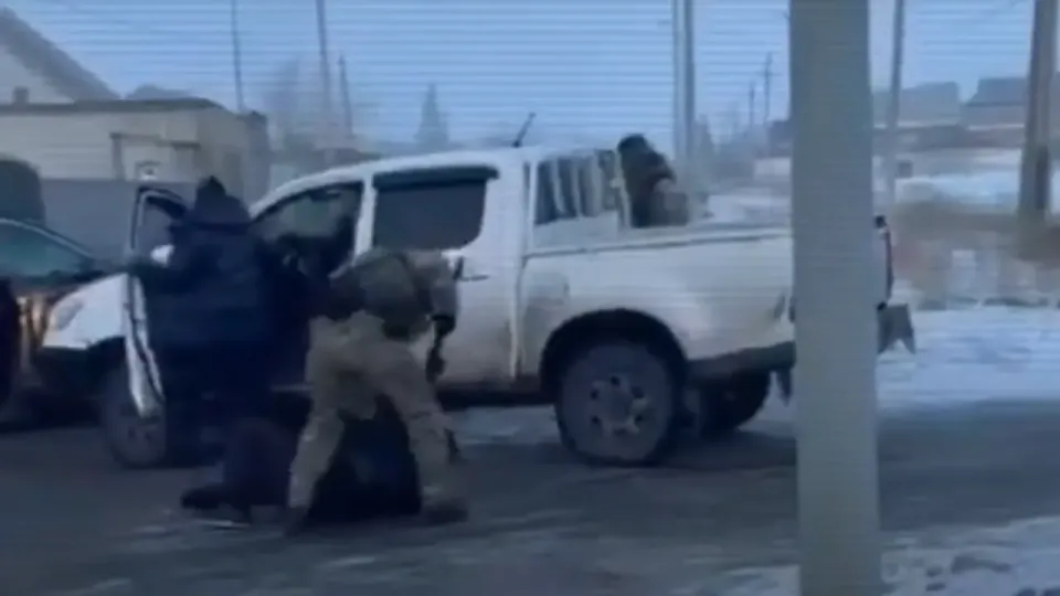 Задержание подозреваемых / Скриншот из видео polisia.kz