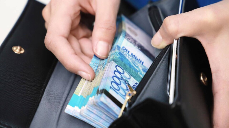 Правительство Казахстана согласилось отменить налогообложение пенсионных выплат из ЕНПФ