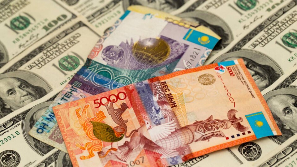 Курс доллара к тенге ещё немного вырос на бирже перед выходными