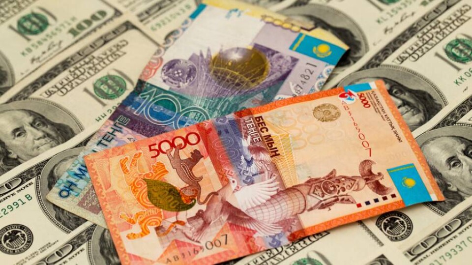 Курс доллара вырос к тенге на бирже 15 сентября