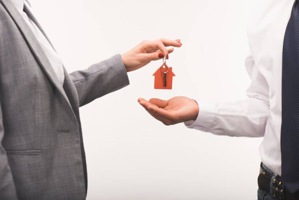 В Алматы частный судоисполнитель незаконно продал заложенное имущество банку