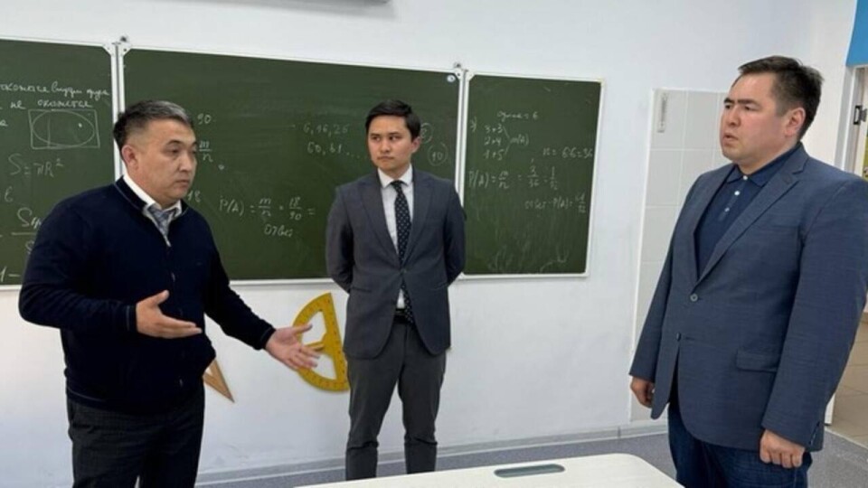 В Павлодаре школьник ранил ножом одноклассника и учителя: аким города созвал совещание