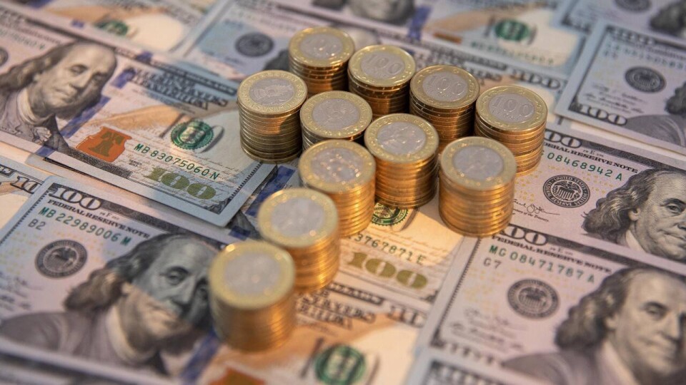 Тенге укрепился к доллару на биржевых торгах перед выходными