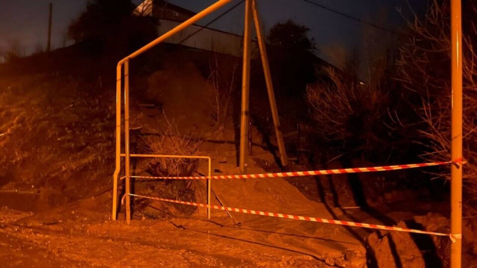 Угроза оползня в Алматы: близ жилого дома сошла оплывина