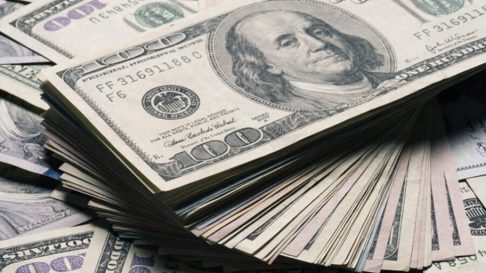 Курс доллара незначительно вырос к тенге на утренних биржевых торгах