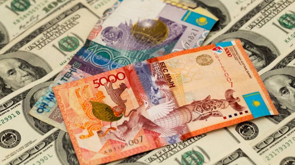 Сколько стоит доллар в обменниках и на бирже перед выходными