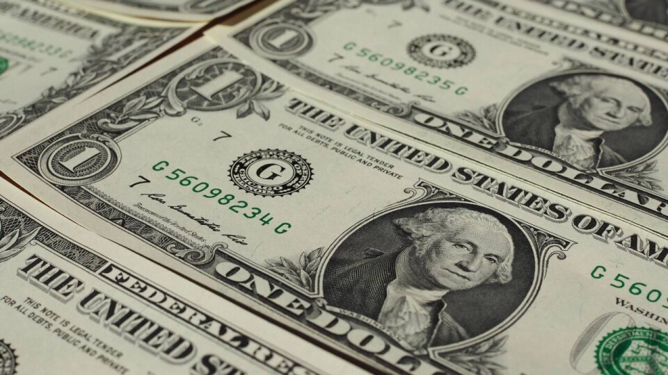 Курс доллара вырос на 1 тенге на бирже 4 июня