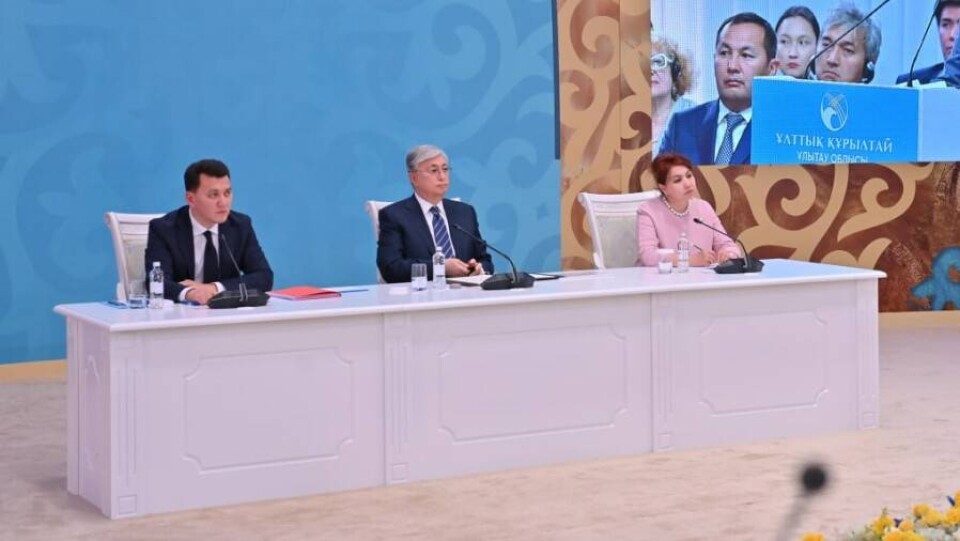 Токаев: К госслужащим нельзя относиться как к членам какого-либо клана