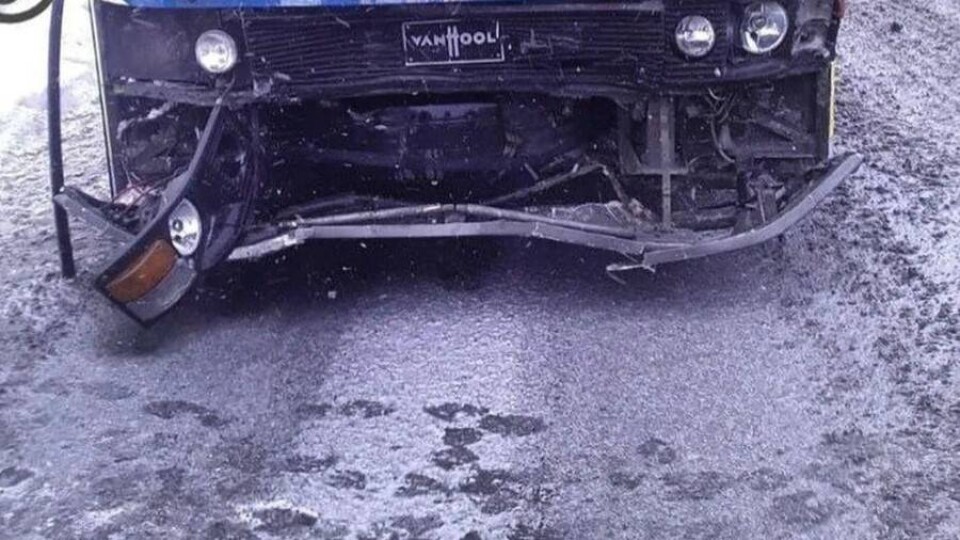 Автомобиль столкнулся с автобусом на трассе в ВКО, два человека погибли