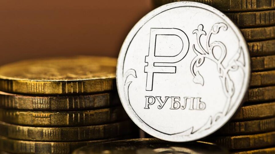 Курс рубля в обменниках Казахстана продолжает снижаться