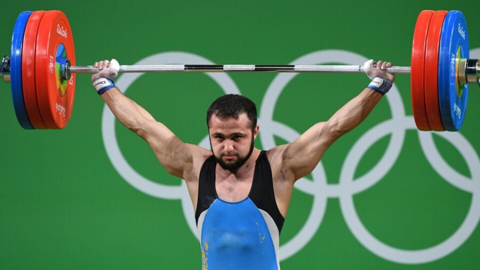 Олимпийского чемпиона по тяжёлой атлетике из Казахстана отстранили от соревнований за нарушение антидопинговых правил