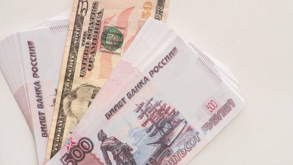 Курс рубля на бирже и в обменных пунктах Казахстана снизился