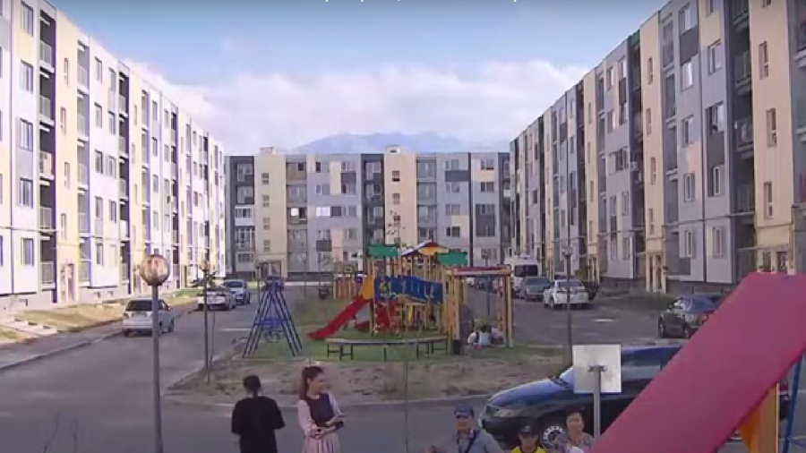 Жители "Алма Сити-5" жалуются на аварийное состояние ЖК, в акимате ссылаются на застройщика