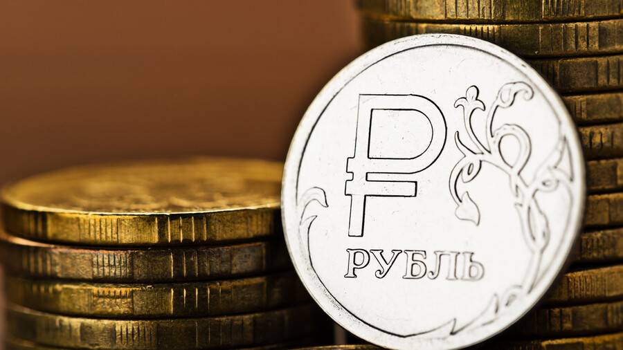 Курс рубля снизился к тенге на бирже