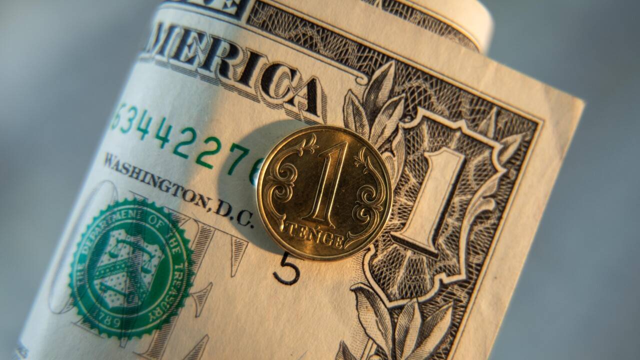 Сколько стоит доллар на бирже и в обменниках Казахстана 22 мая