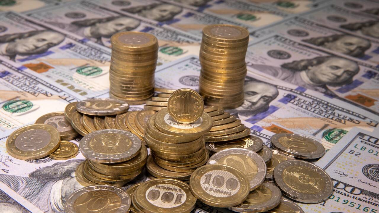 Почему тенге укрепляется к доллару, объяснили в Нацбанке