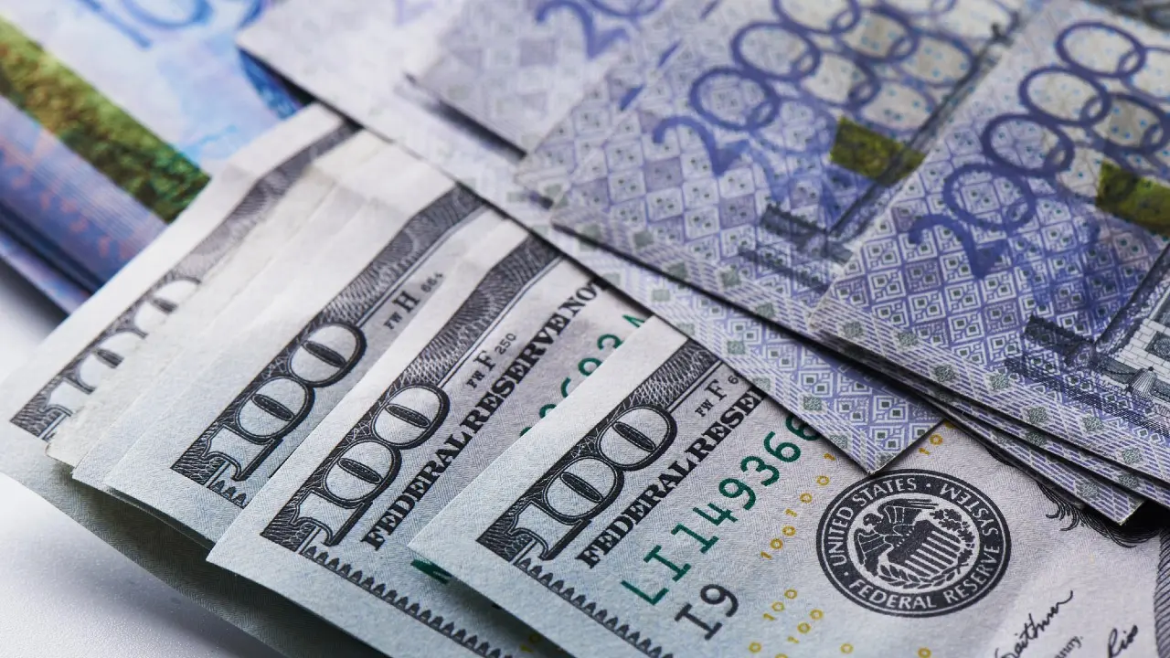 Курс доллара снизился на 4 тенге на бирже 6 апреля